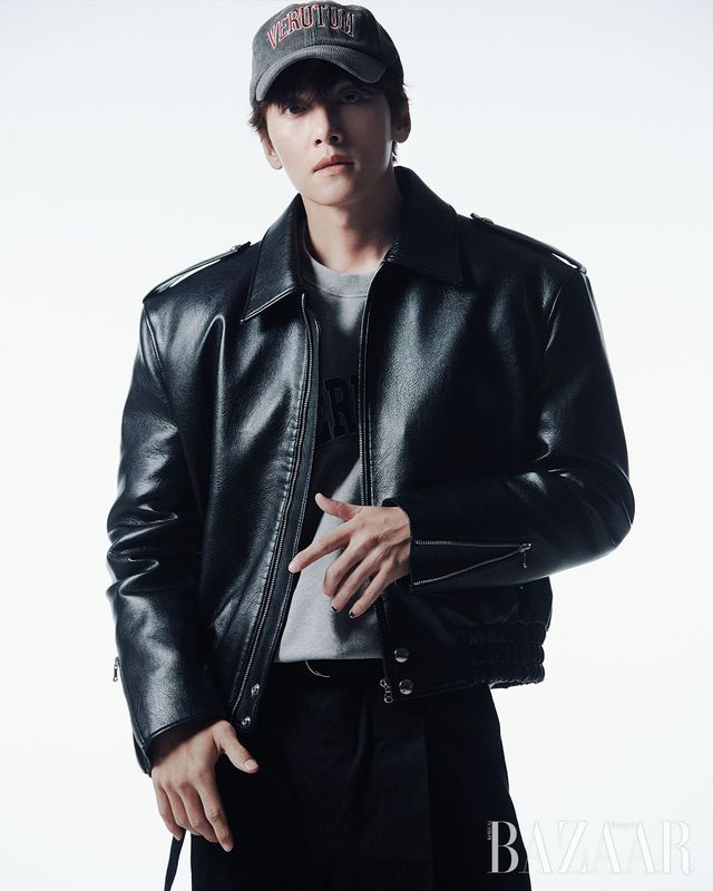 아치형 볼륨 로고 자수의 베루툼 볼캡은 11만원대, 베루툼 볼륨 아치로고 스웨트셔츠는 15만원대 모두 Verutum.