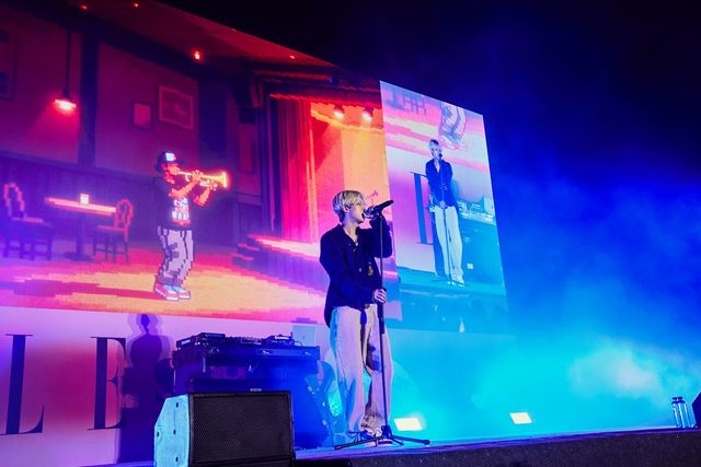 엘르 스테이지 무대를 즐기는 빅나티.