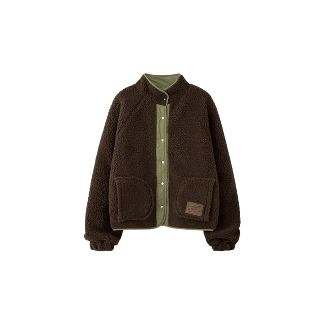 초콜릿 컬러의 플리스 재킷