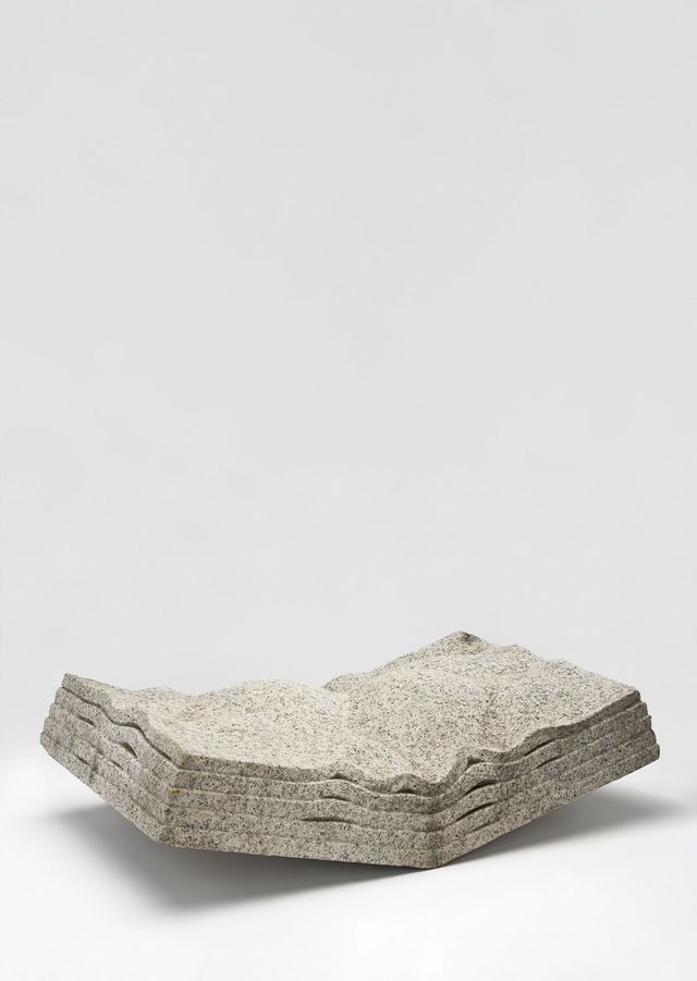 전국광, 〈적〉, 1979, 포천석, 20x70x45cm. 서울시립미술관 소장