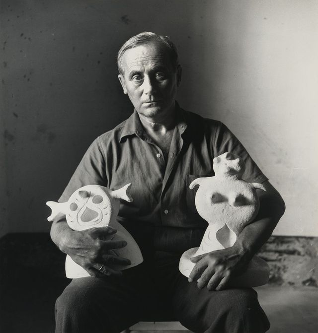 Irving Penn, 〈Joan Miró (A)〉, Tarragona, Spain, 1948. © The Irving Penn Foundation