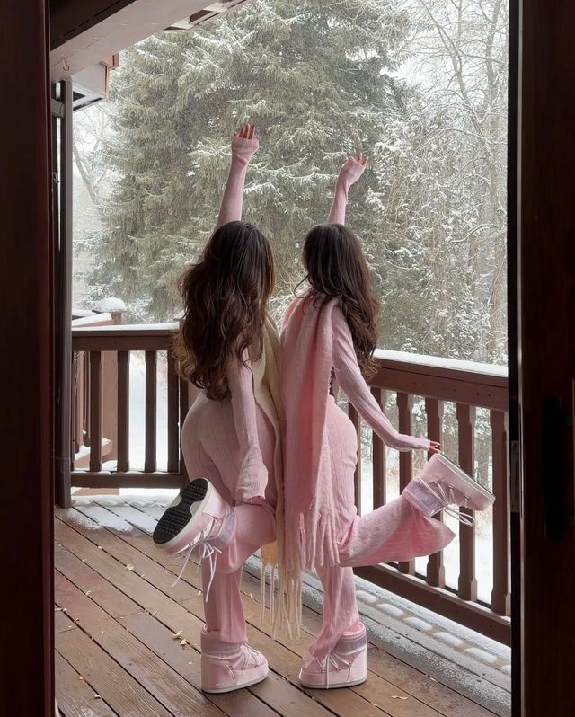 사진/ @thealondraflores 