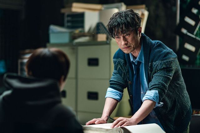 넷플릭스 시리즈 〈캐셔로〉 스틸