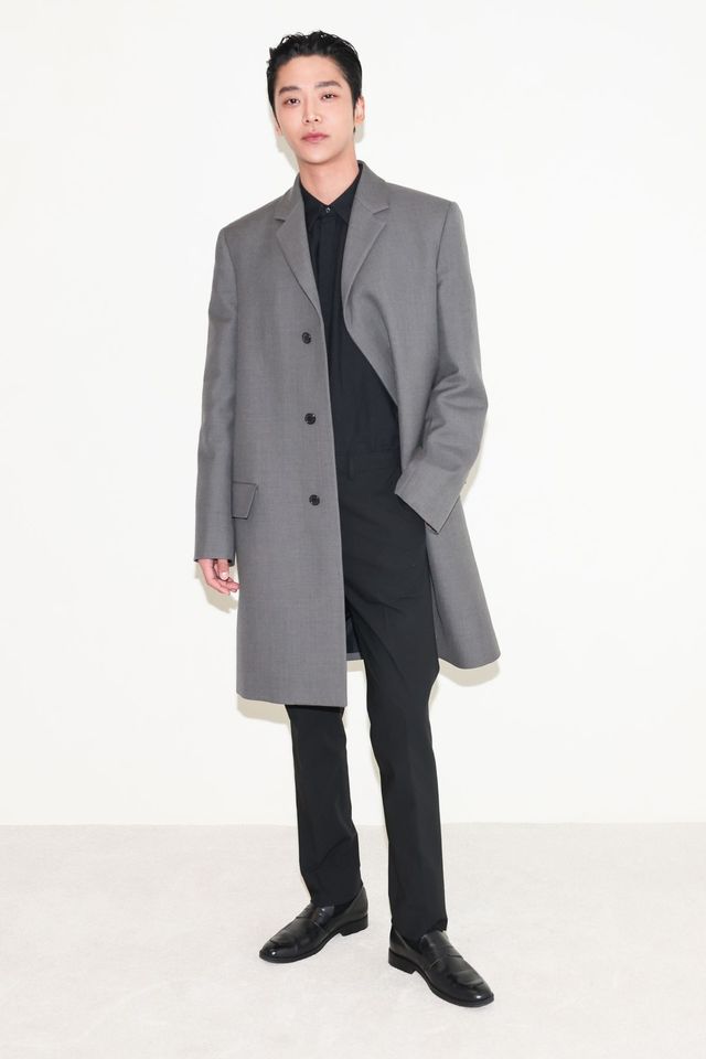 캘빈클라인 쇼장을 찾은 로운. 