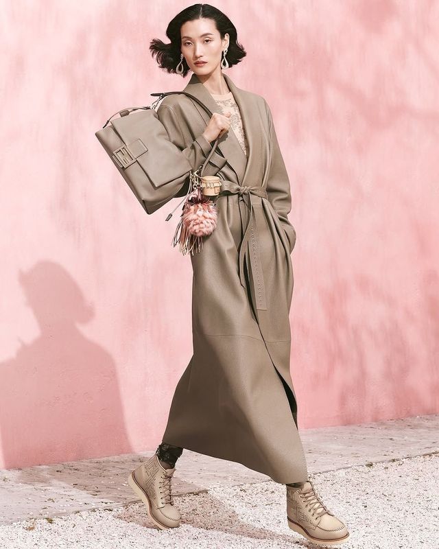 Fendi 맘마백, 3백 5십만원 (스몰), 4백 72만원(미디움) 