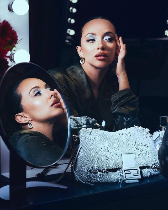 Fendi 맘마백, 3백 5십만원 (스몰), 4백 72만원(미디움) 