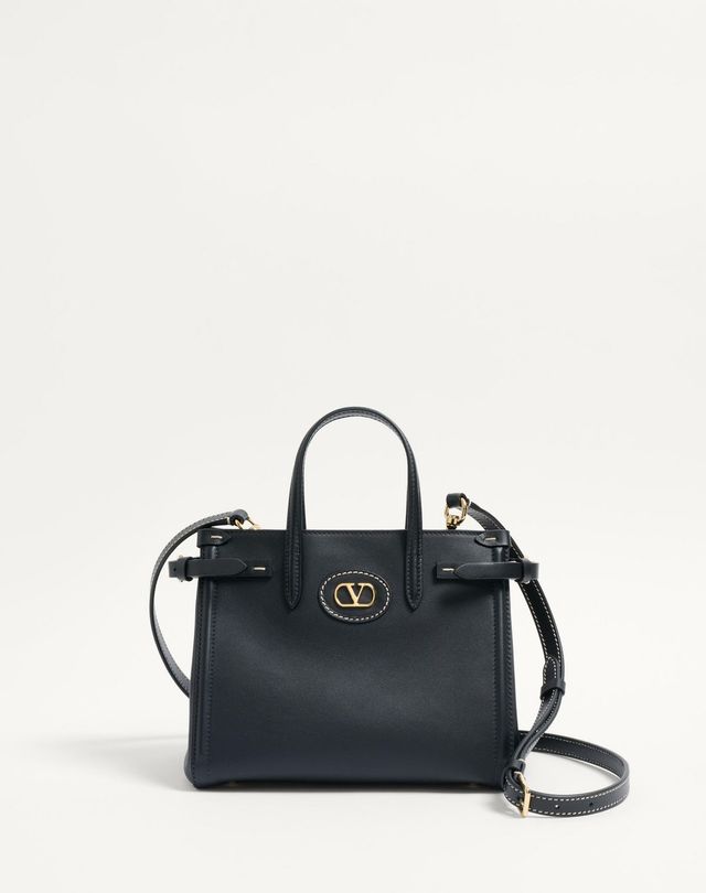 Valentino Garavani 앙티프, 243만원 (미디움 캔버스), 389만원 (미디움 가죽), 219만원 (스몰 캔버스), 340만원 (스몰 가죽)