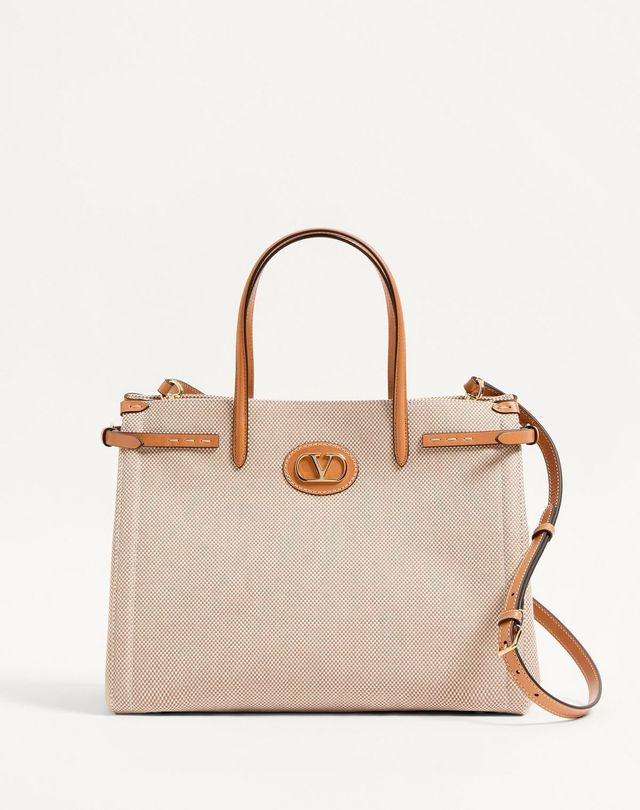 Valentino Garavani 앙티프, 243만원 (미디움 캔버스), 389만원 (미디움 가죽), 219만원 (스몰 캔버스), 340만원 (스몰 가죽)