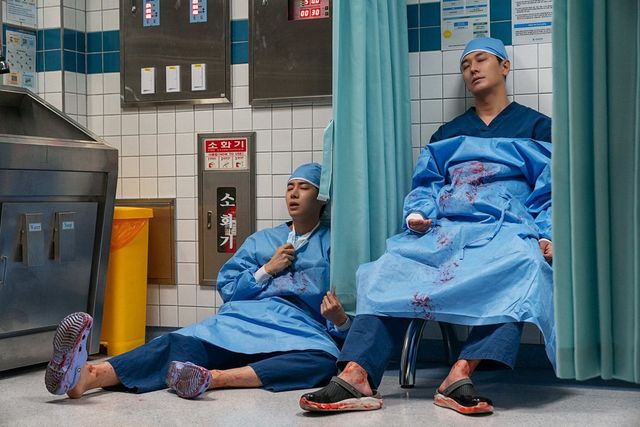 넷플릭스 시리즈 〈중증외상센터〉 스틸