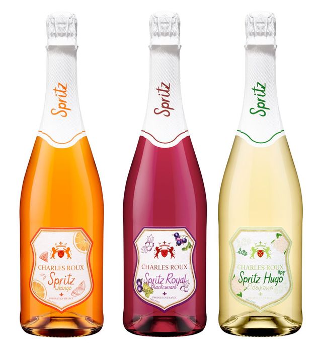 (왼쪽부터) 스파클링 와인에 천연 과일 리큐어를 블렌딩한 샤를 루 스프리츠 오렌지, 샤를 루 스프리츠 블랙커런트, 샤를 루 스프리츠 엘더플라워.