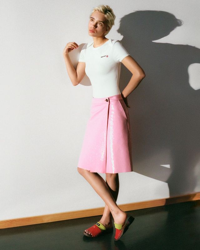 Petit Bateau X Miu Miu 슬림 스트레치 저지 티셔츠 78만원. 나플락 랩어라운드 스커트 4백95만원.