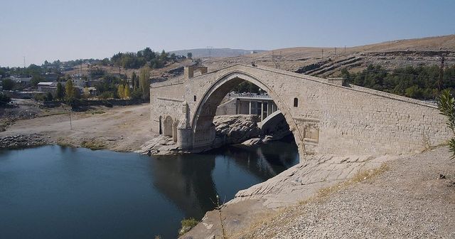 흐라이르 사르키시안(Hrair Sarkissian), 〈Sweet & Sour〉, 2021-2022, 스틸컷.