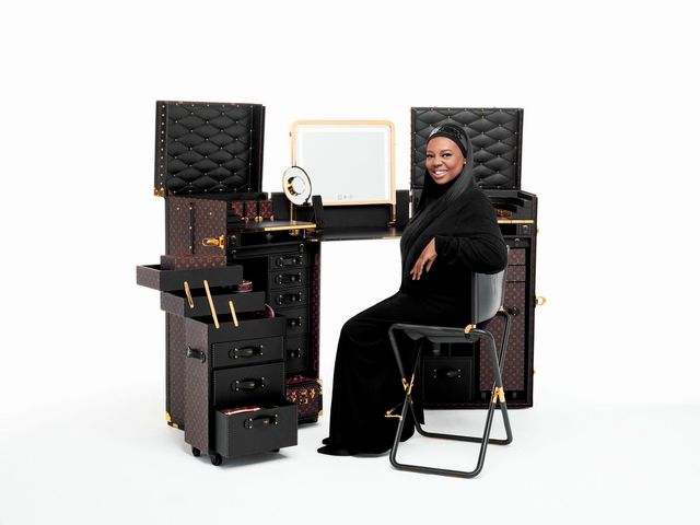 전 세계적인 메이크업 아티스트, 팩 맥그라스가 크리에이티드 디렉터다. 