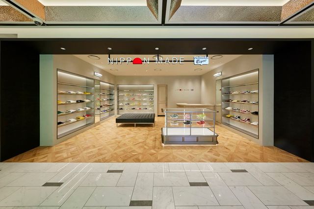 압구정 갤러리아 백화점에 새롭게 자리잡은 오니츠카 타이거 니폰 메이드(NIPPON MADE) 매장 전경 