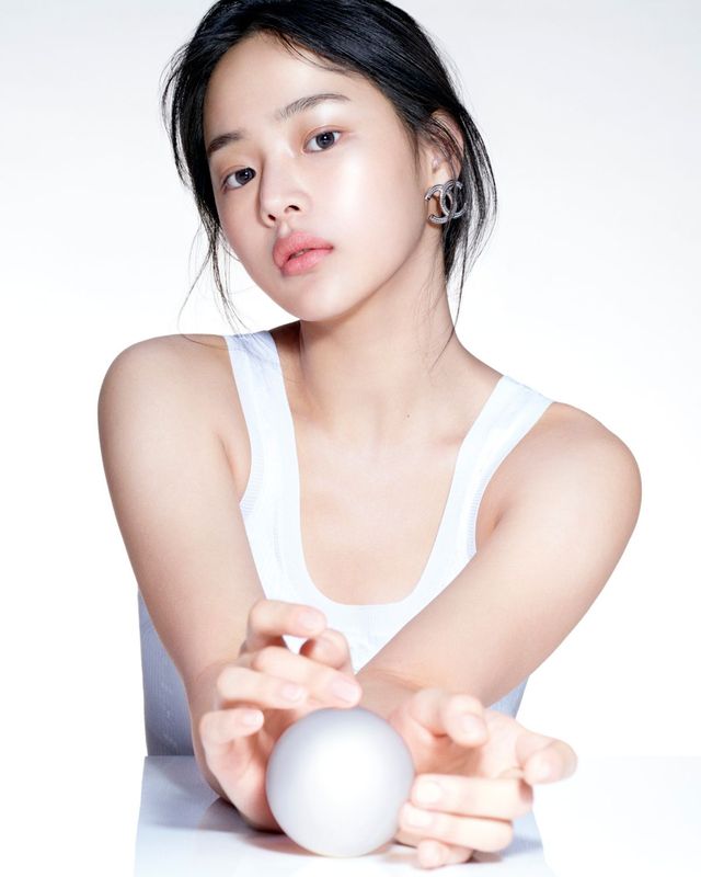 민지와 함께해 더욱 특별한 NEW ‘에끌라 프리미에’ 캠페인 비주얼.