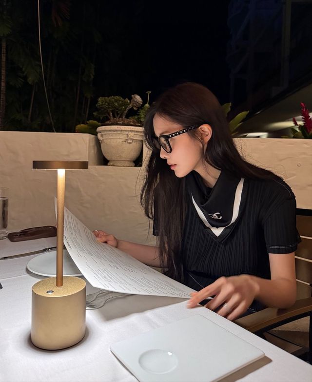 몽플리쎄 스티치 배색 아키텍처 플리스 티셔츠, 스티치 배색 아키텍쳐 플리츠 랩스커트 가격미정