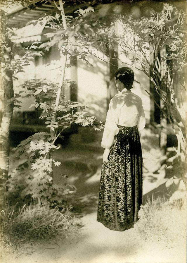 정해창, 제목 미상, 연도 미상, 젤라틴 실버 프린트, 15.5x11cm. 서울시립 사진미술관.