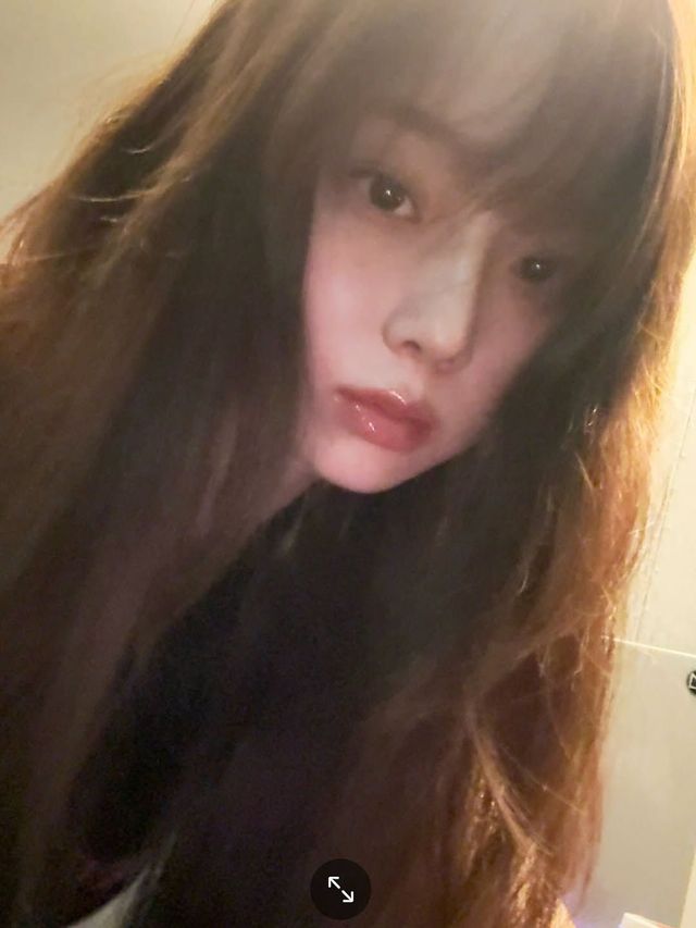 텍스처에 따라 분위기가 달라지는 누디한 오버 립(글로시)