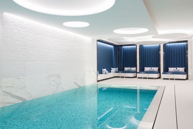 호텔에 위치한 21m 수영장 