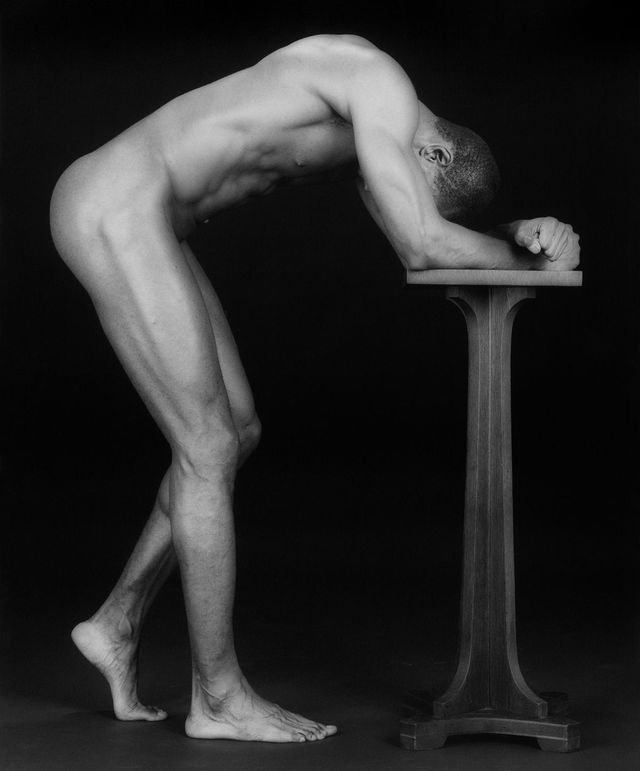 Robert Mapplethorpe, THOMAS ON PEDESTAL, 1986.