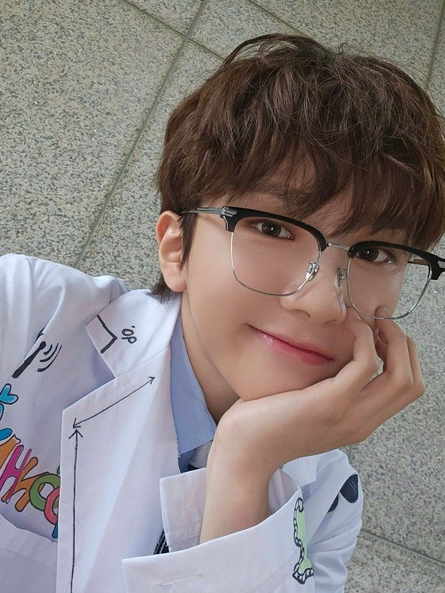 사진/ 보이넥스트도어 X