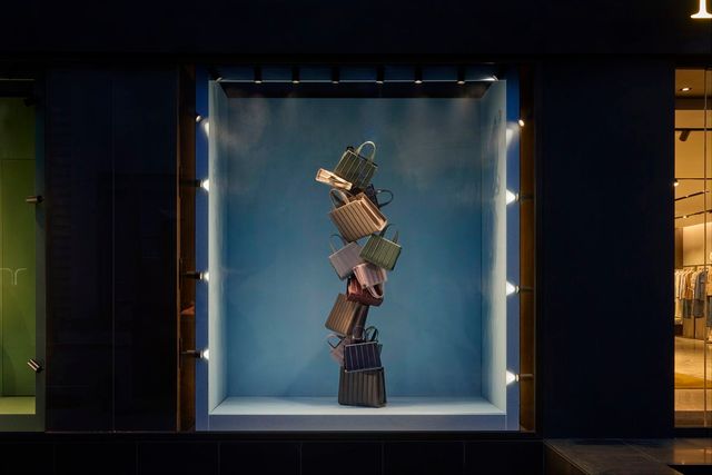 (막스마라 청담 플래그십 스토어의 윈도우 디스플레이.)