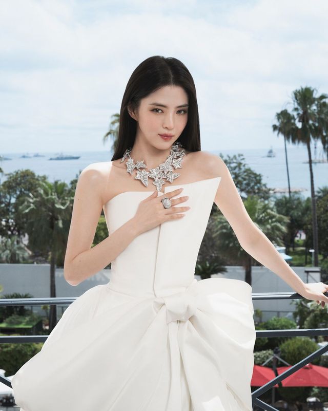 제 78회 칸 국제영화제 레드카펫을 밟은 한소희