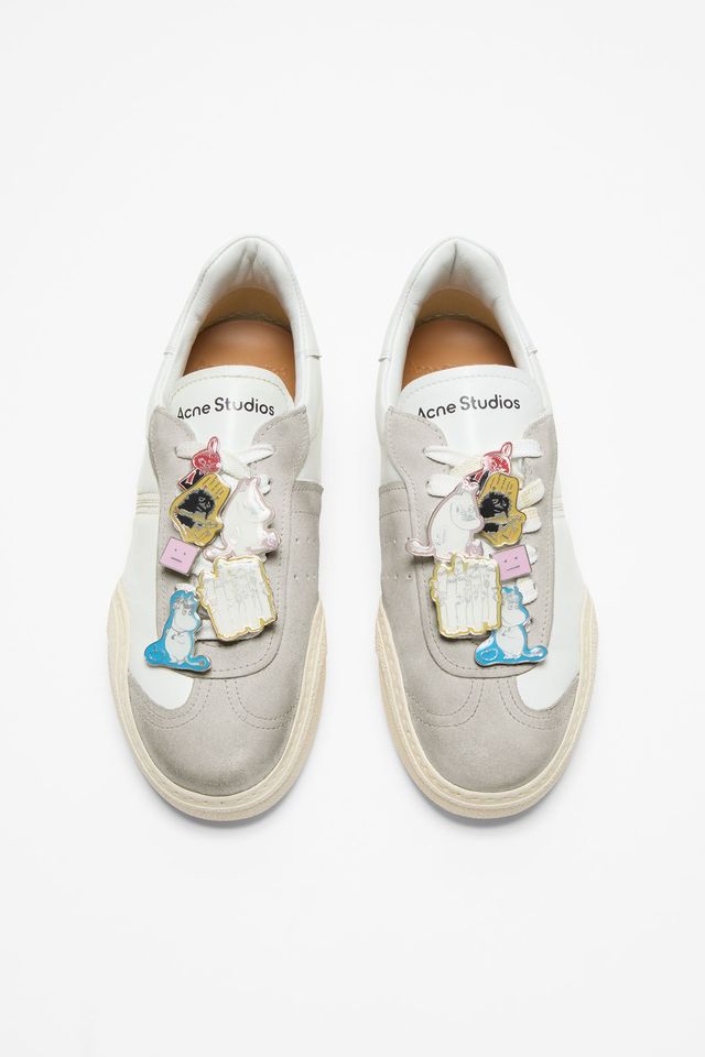 스웨이드 레이스업 스니커즈 1백30만원, 아크네 스튜디오 X 무민.