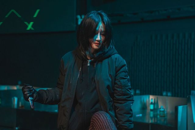 디즈니+ 시리즈 〈메스를 든 사냥꾼〉 스틸