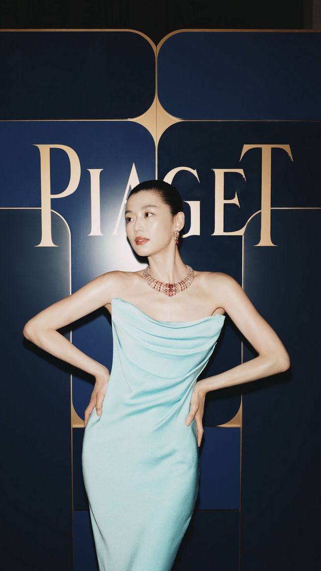 조각상 뺨치는 전지현. 사진/피아제 