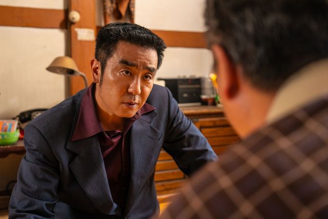 디즈니+ 시리즈 〈파인: 촌뜨기들〉 스틸