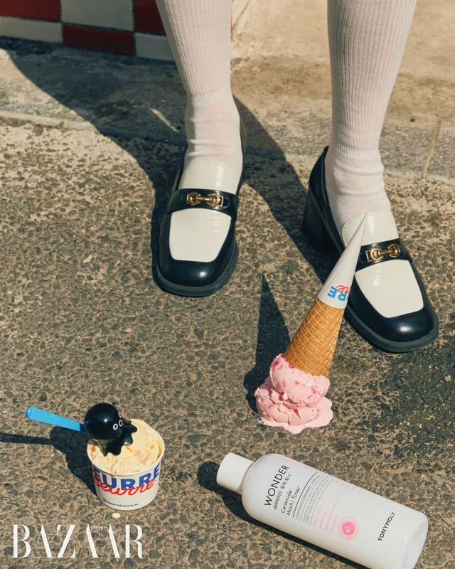 로퍼 Charles & Keith. 삭스 스타일리스트 소장품.