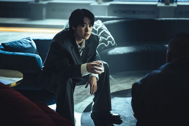 넷플릭스 시리즈 〈광장〉 스틸