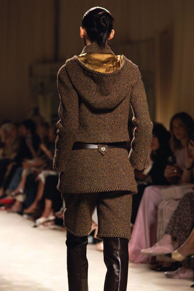 니트처럼 구현된 트위드.