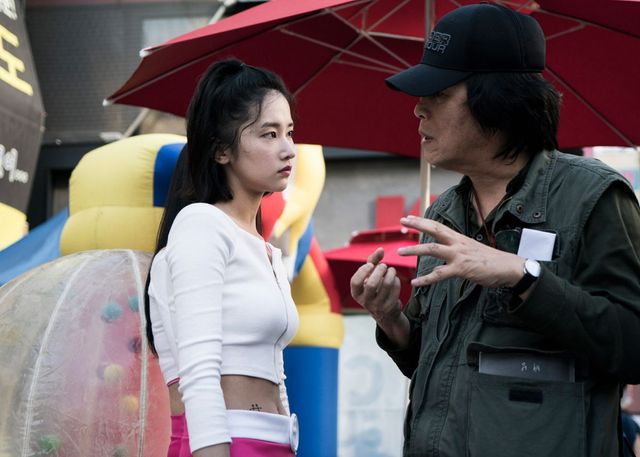 전종서 배우와 이창동 감독 / 영화 〈버닝〉 촬영 현장 스틸