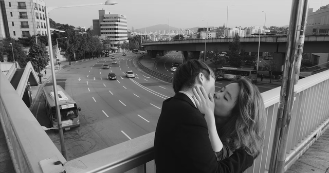 Nikki S.Lee, 〈Scenes2_Bridge〉, 2013, Single Channel Video.