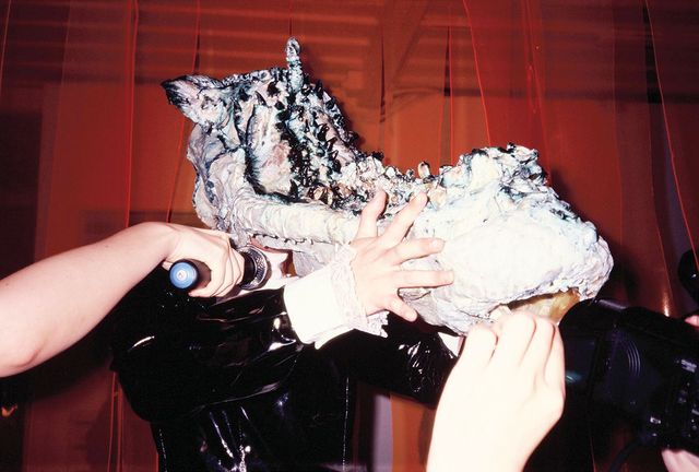 야광, 〈날 것의 증거〉, 2024, 퍼포먼스. 사진: 홍지영, 작가 제공. ⓒ 야광