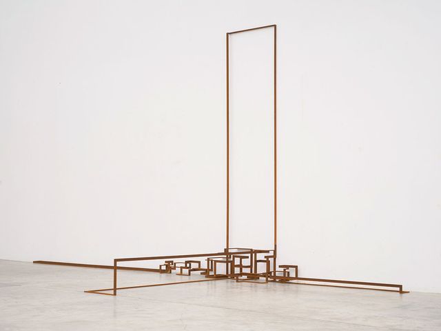 Antony Gormley, 〈NOW〉, 2024, 8mm Corten steel, 274x594x216cm. Photograph by Stephen White & Co. ⓒ the artist