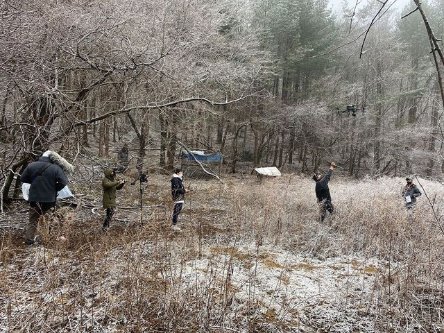 2021년, 2채널 영상 설치 작업 〈미지에서 온 소식, 자유의 마을〉 촬영 현장.