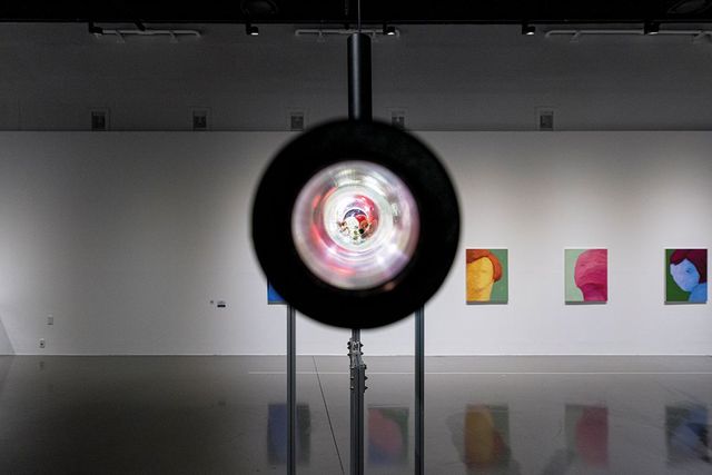 엄정순, 〈당신의 눈동자를 보는 망원경〉, 2025. 사진: 부산현대미술관