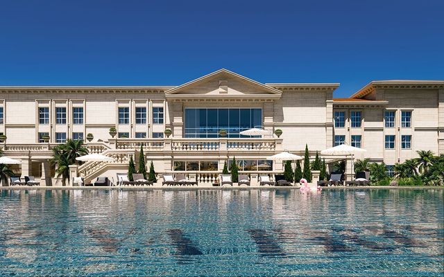 사계절 운영하는 야외 온수풀이 특징인 더 시에나 프리모는 제주 서귀포시에 위치한다. 