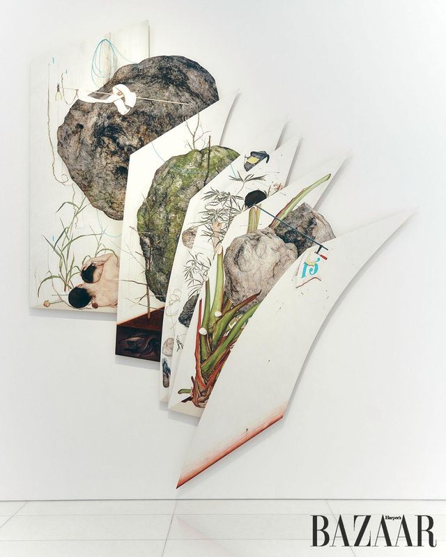 〈슬픔과 돌〉, 2025, Powdered pigment, animal skin glue and water on unbleached cotton, 386x322cm.