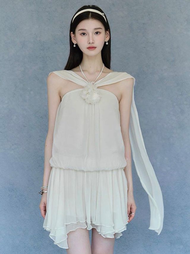 Chill Cozy 코사지 홀터넥 원피스