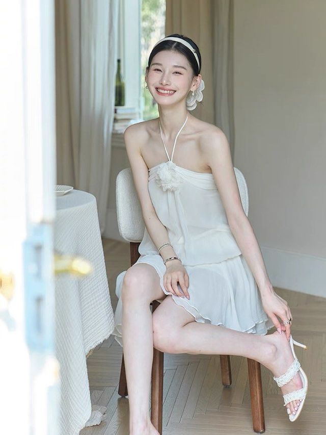 Chill Cozy 코사지 홀터넥 원피스