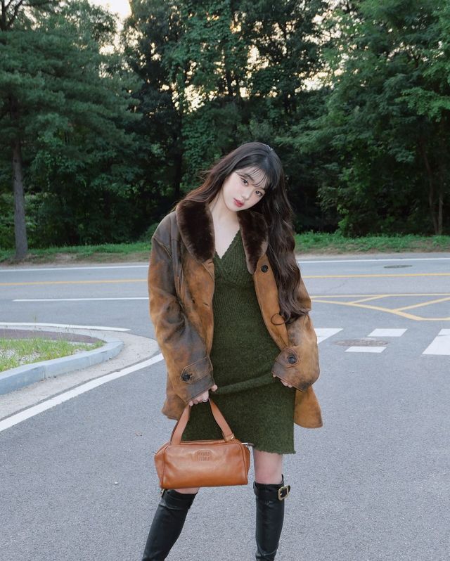 미우미우 25FW 룩을 착용한 장원영