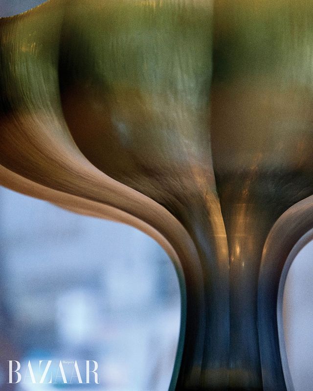 김준용, 〈Yellowish Deep Gray Night〉, 2024, Blown and coldworked glass, H 312xø 480mm. Courtesy of Gallery Sklo. 