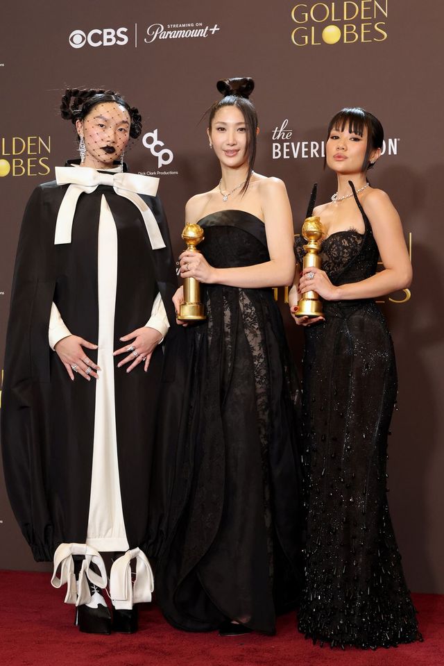 왼쪽부터 미라 역의 오드리 누나, 루미 역의 이재, 조이 역의 레이 아미 / Gettyimages