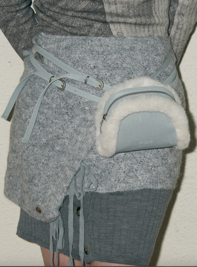 포이에 퍼 트리밍 더블 벨트 백 10만원대