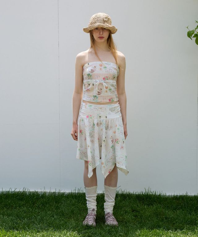 FUN FROM FUN Daydream tube top, Multi 4만5천원 / FUN FROM FUN Daydream Unbalanced Skirt, Multi 7만9천원(출처: 브랜드 공식 사이트)