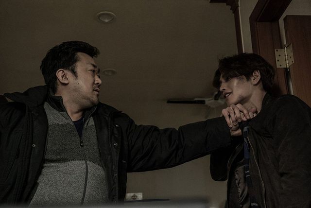 마동석과 김재영 / 영화 〈두 남자〉 스틸